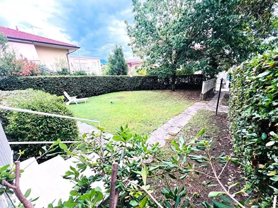 Immagine 17 di Appartamento in vendita  a Massa