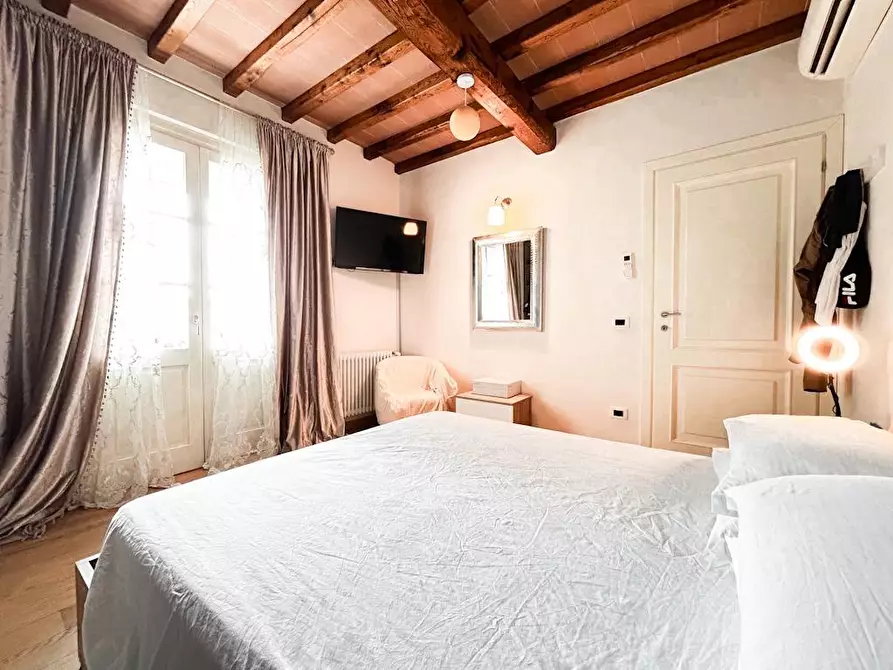 Immagine 19 di Casa bifamiliare in vendita  a Camaiore