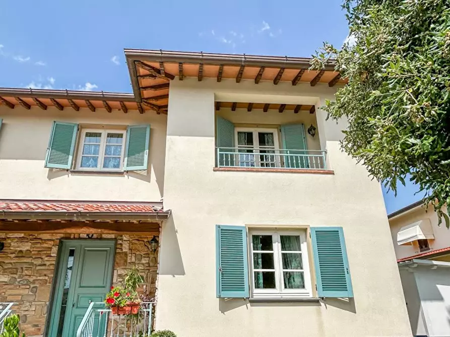 Immagine 6 di Casa bifamiliare in vendita  a Camaiore