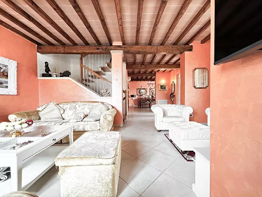 Immagine 2 di Casa bifamiliare in vendita  a Camaiore