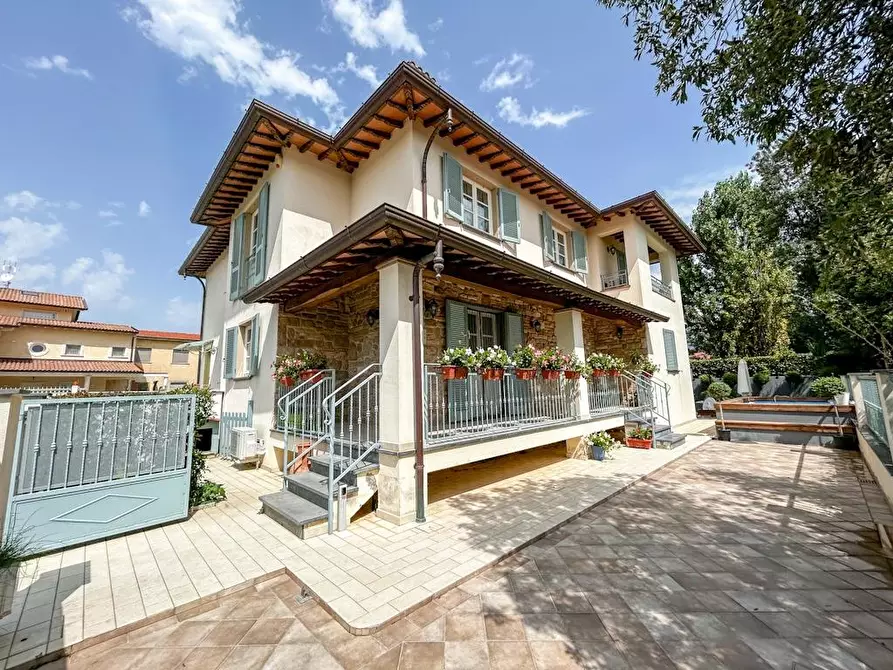 Immagine 9 di Casa bifamiliare in vendita  a Camaiore