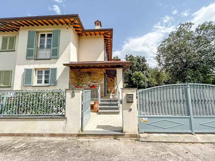 Immagine 5 di Casa bifamiliare in vendita  a Camaiore