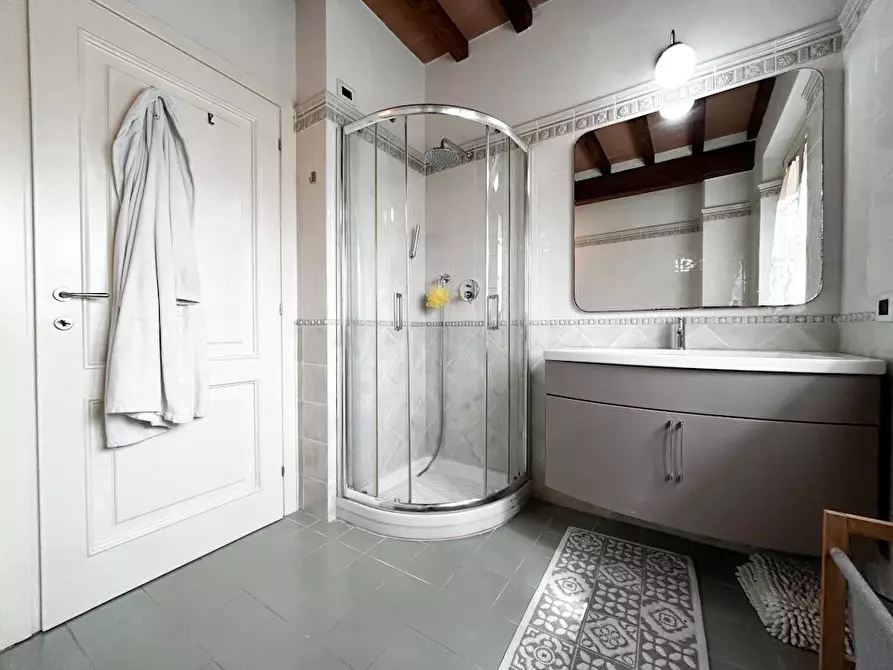 Immagine 40 di Casa bifamiliare in vendita  a Camaiore