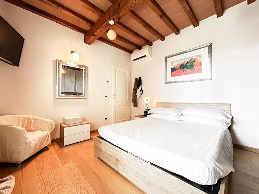 Immagine 18 di Casa bifamiliare in vendita  a Camaiore