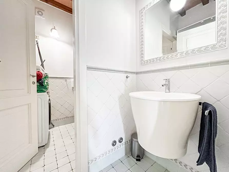 Immagine 36 di Casa bifamiliare in vendita  a Camaiore