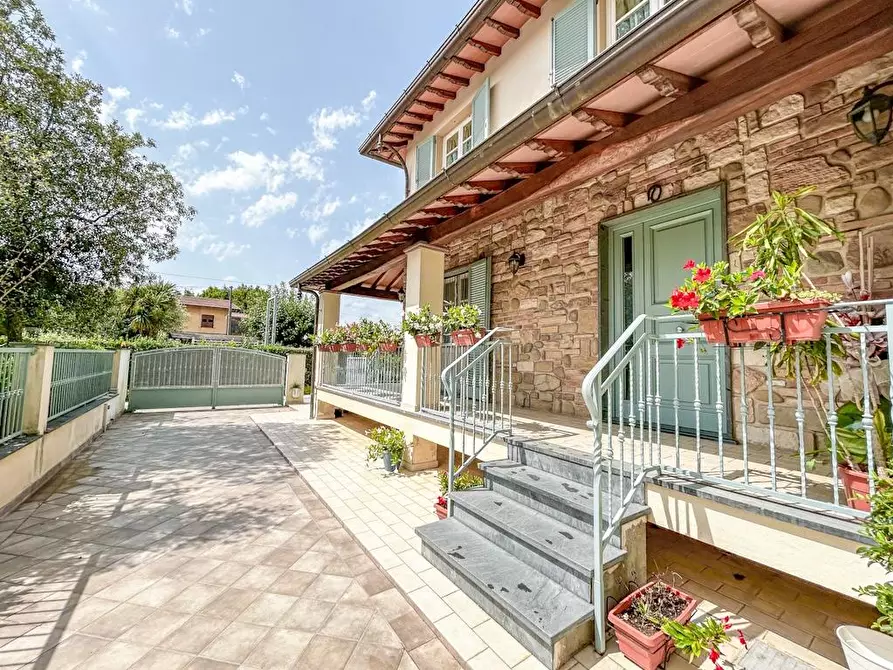 Immagine 3 di Casa bifamiliare in vendita  a Camaiore