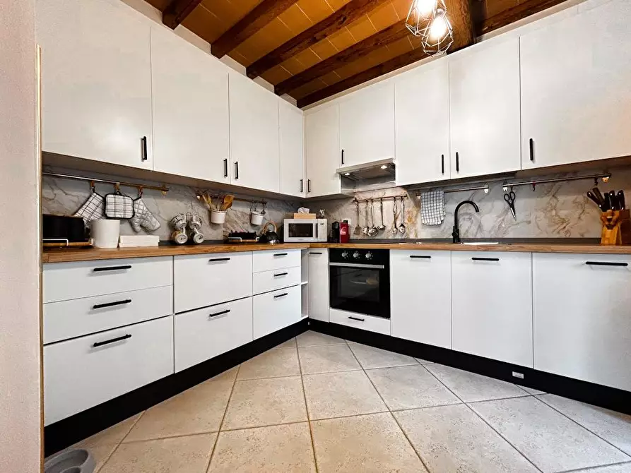 Immagine 17 di Casa bifamiliare in vendita  a Camaiore