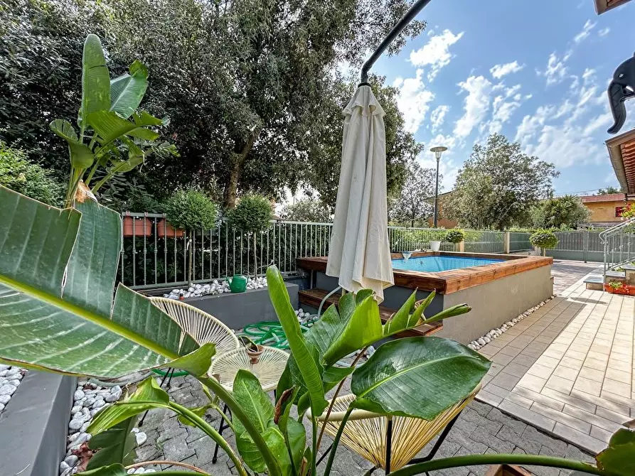 Immagine 10 di Casa bifamiliare in vendita  a Camaiore