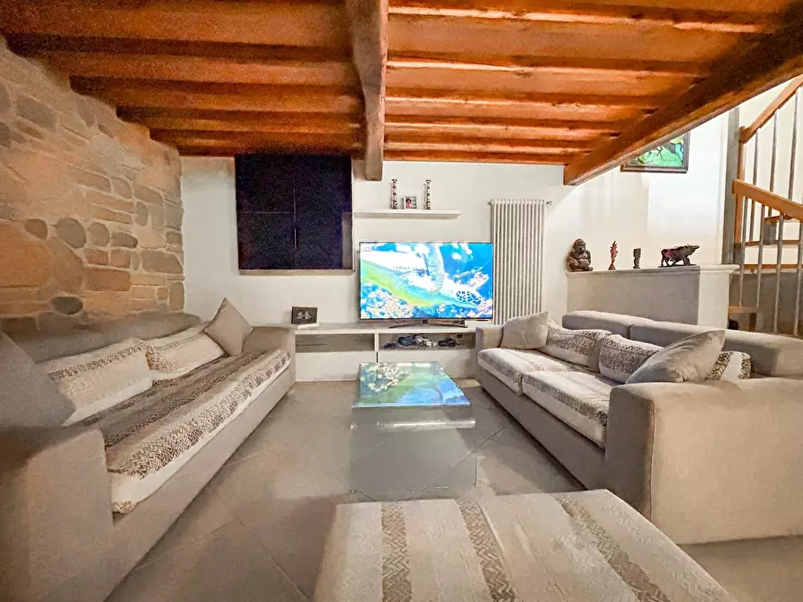 Immagine 1 di Casa bifamiliare in vendita  a Camaiore