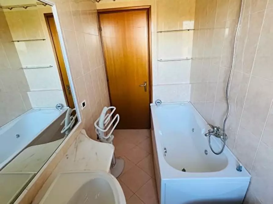 Immagine 25 di Villetta a schiera in vendita  a Massa