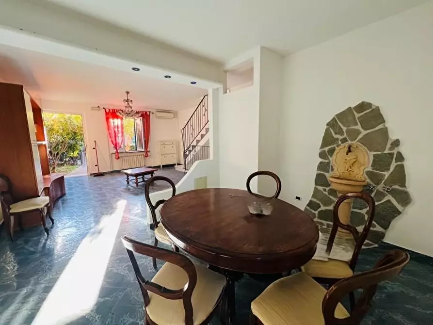 Immagine 9 di Villetta a schiera in vendita  a Massa