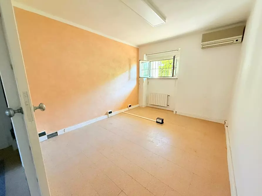 Immagine 5 di Appartamento in vendita  a Massa