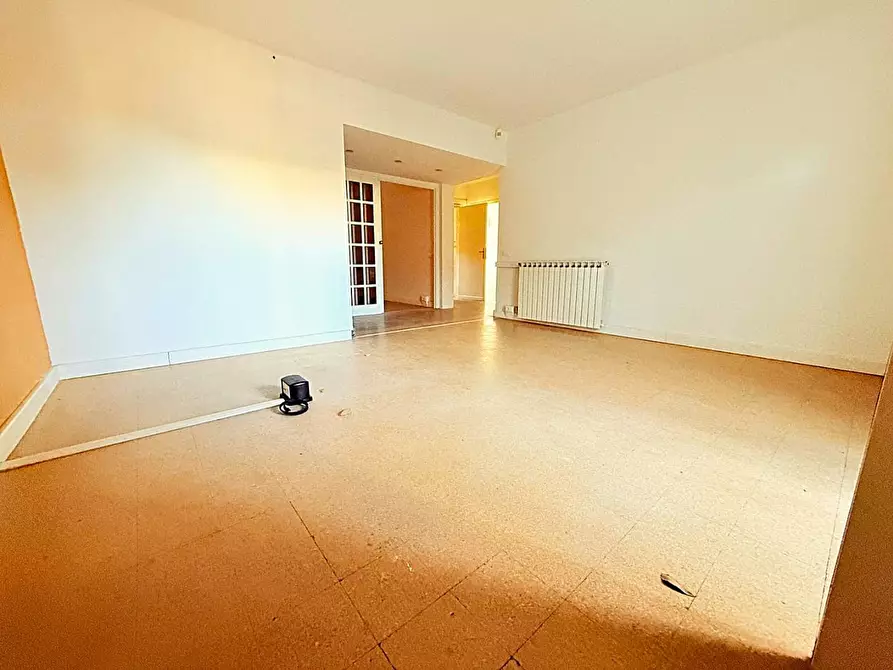 Immagine 2 di Appartamento in vendita  a Massa