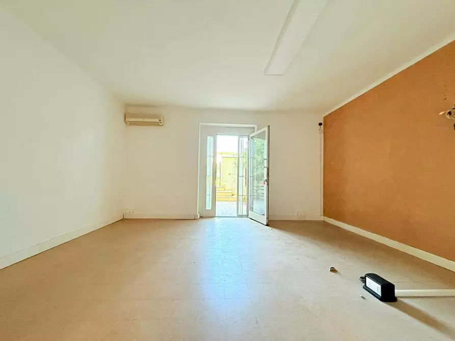 Immagine 3 di Appartamento in vendita  a Massa