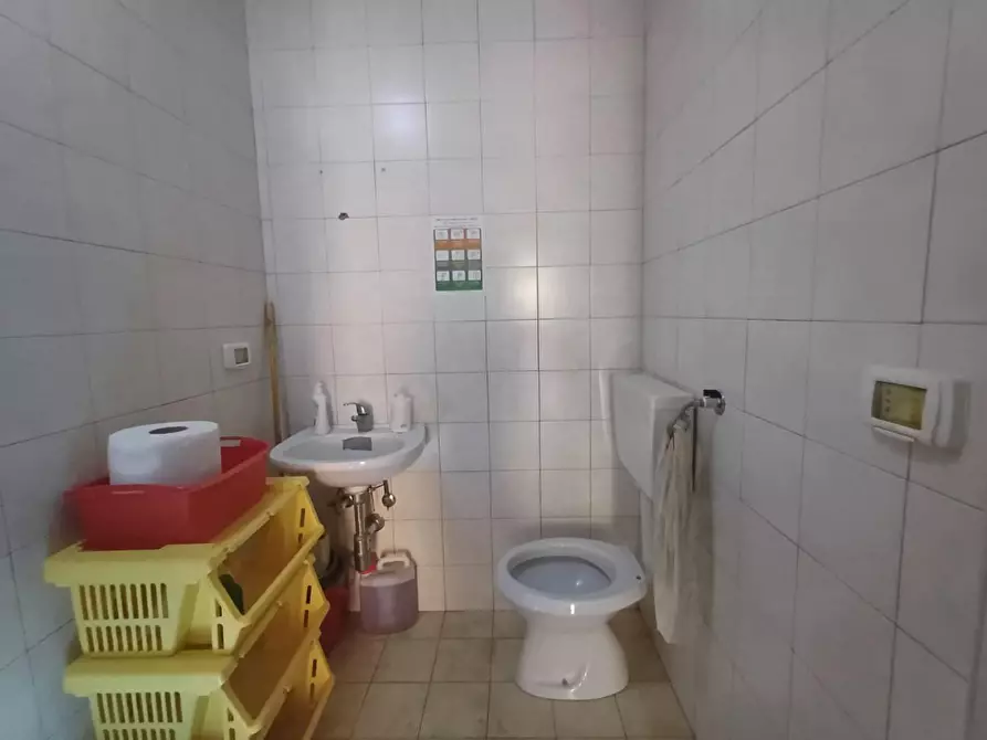 Immagine 23 di Laboratorio in vendita  a Massafra