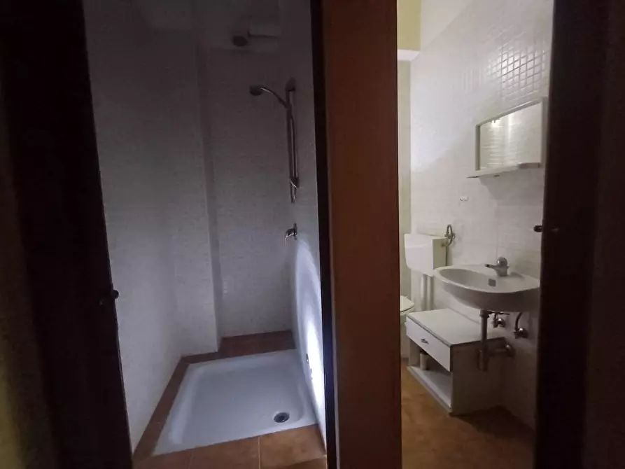 Immagine 10 di Laboratorio in vendita  a Massafra