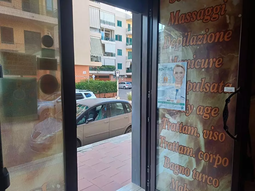 Immagine 15 di Laboratorio in vendita  a Massafra