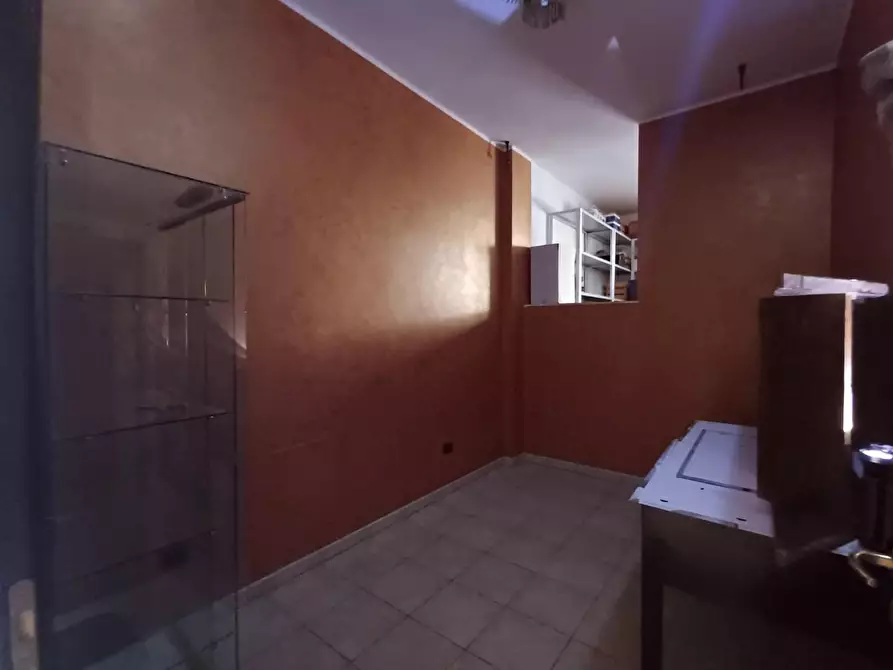 Immagine 13 di Laboratorio in vendita  a Massafra