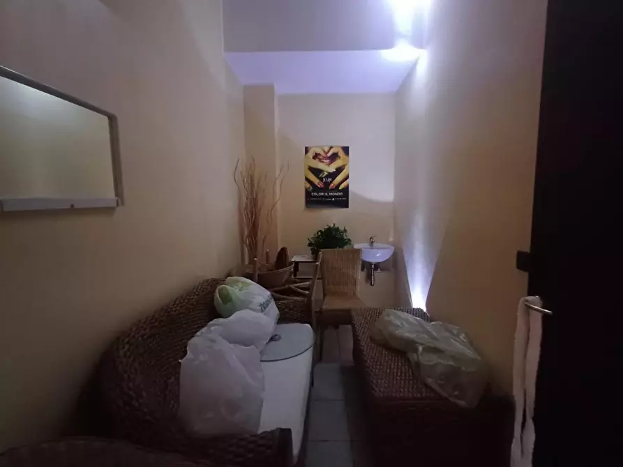 Immagine 24 di Laboratorio in vendita  a Massafra