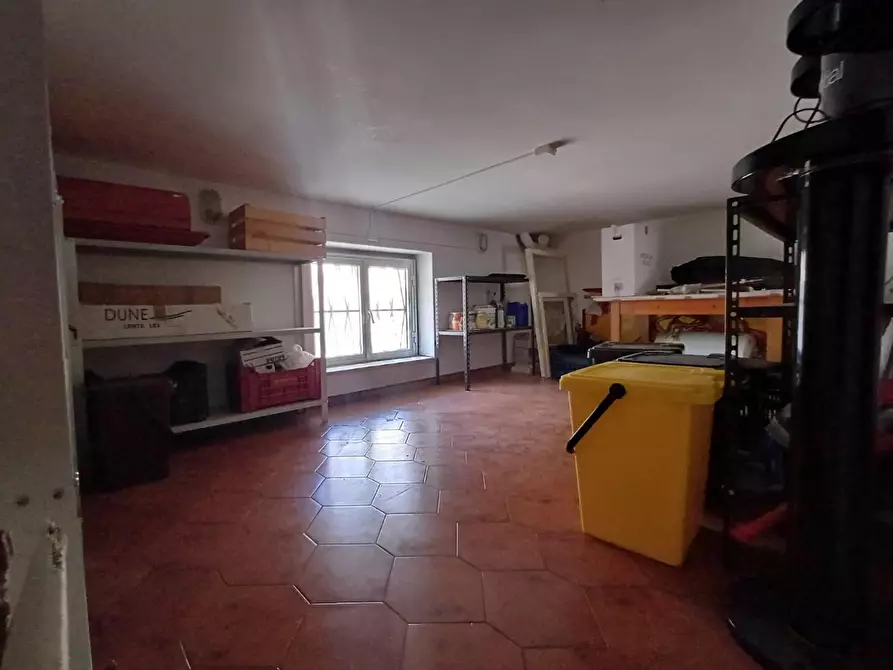 Immagine 12 di Laboratorio in vendita  a Massafra