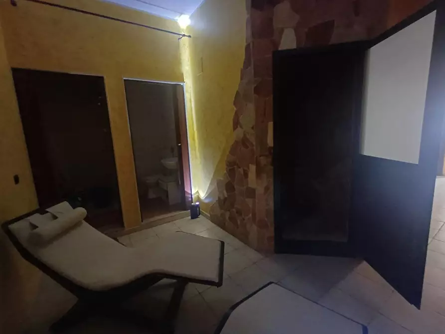 Immagine 9 di Laboratorio in vendita  a Massafra