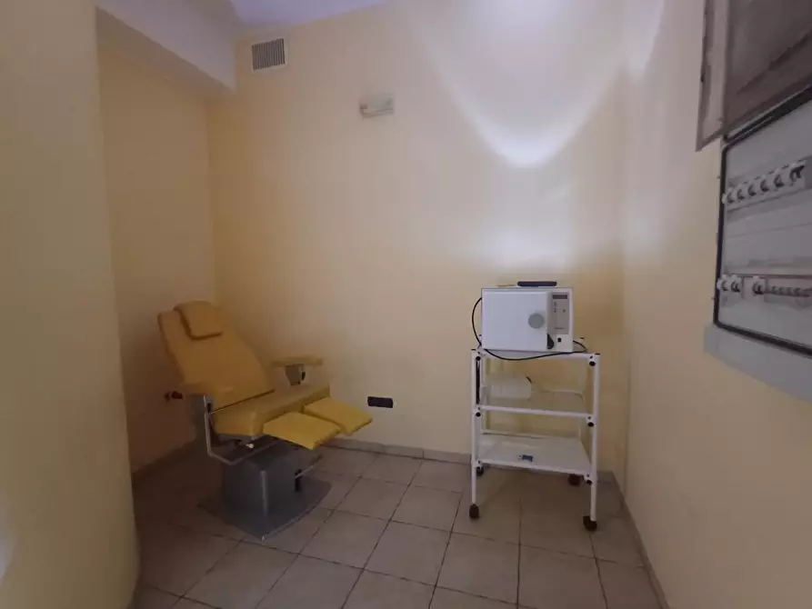 Immagine 22 di Laboratorio in vendita  a Massafra
