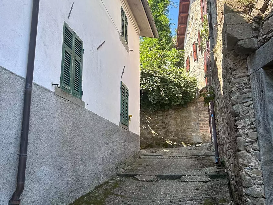 Immagine 7 di Magazzino in vendita  a Casola In Lunigiana