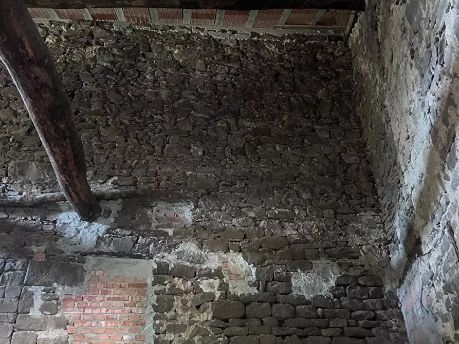 Immagine 3 di Magazzino in vendita  a Casola In Lunigiana