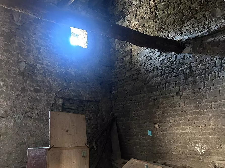 Immagine 4 di Magazzino in vendita  a Casola In Lunigiana