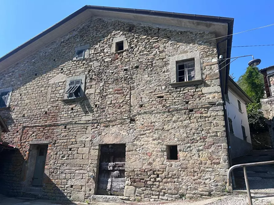 Immagine 1 di Magazzino in vendita  a Casola In Lunigiana