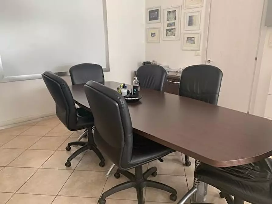 Immagine 5 di Attività artigianale in vendita  a Livorno