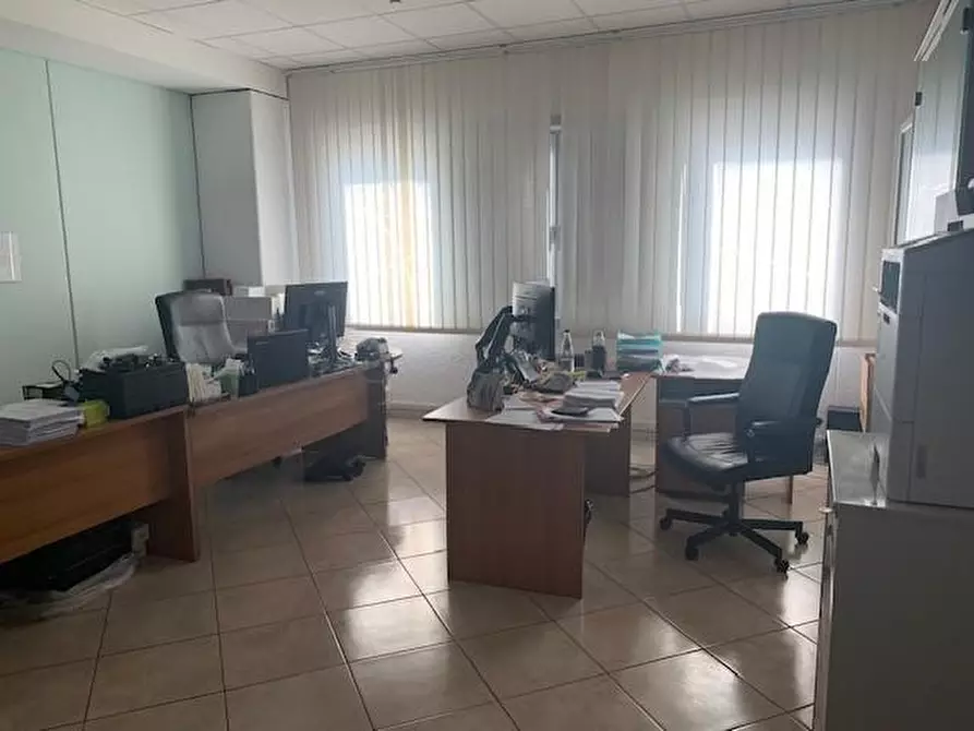 Immagine 4 di Attività artigianale in vendita  a Livorno