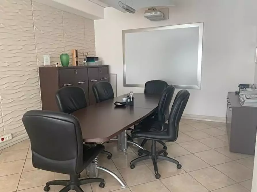 Immagine 1 di Attività artigianale in vendita  a Livorno