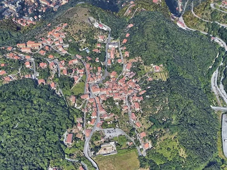 locale di sgombero in vendita a Carrara