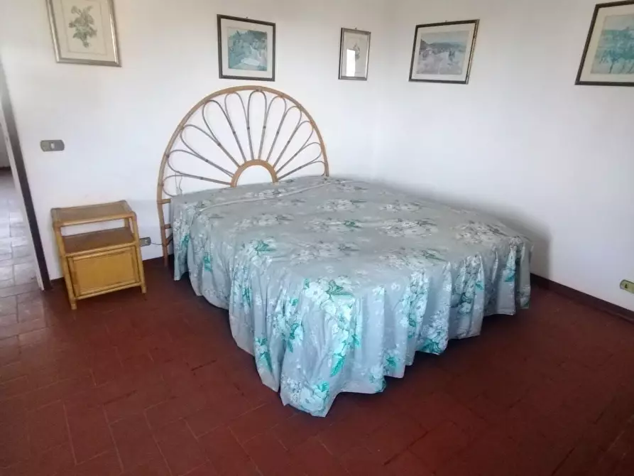 Immagine 30 di Casa bifamiliare in vendita  a Montignoso