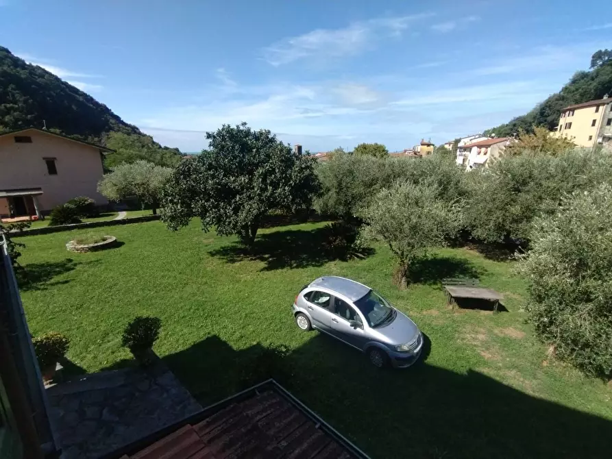 Immagine 9 di Casa bifamiliare in vendita  a Montignoso