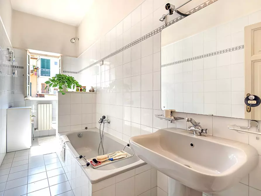 Immagine 14 di Villa in vendita  a Viareggio