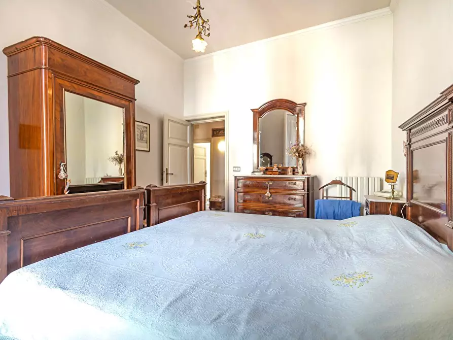 Immagine 12 di Villa in vendita  a Viareggio