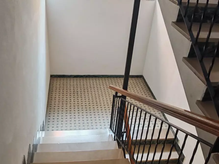 Immagine 14 di Appartamento in affitto  a Carrara