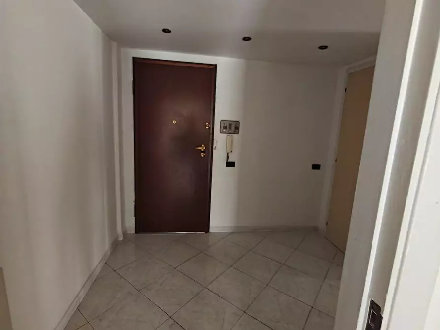 Immagine 23 di Appartamento in affitto  a Carrara