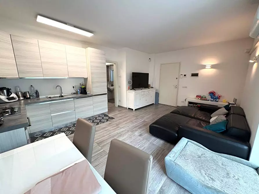 Immagine 4 di Appartamento in vendita  a Montignoso