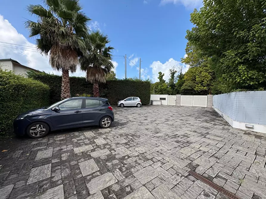 Immagine 20 di Appartamento in vendita  a Montignoso