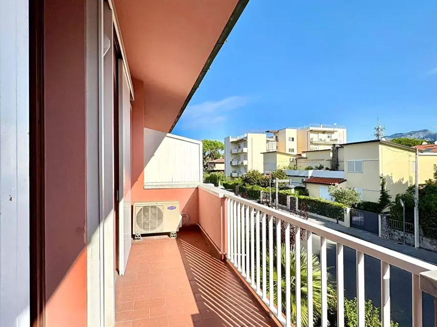 Immagine 14 di Villetta a schiera in vendita  a Massa