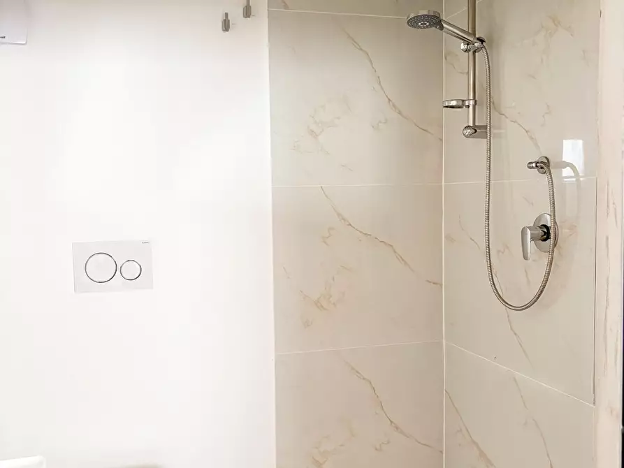 Immagine 21 di Appartamento in vendita  a Empoli