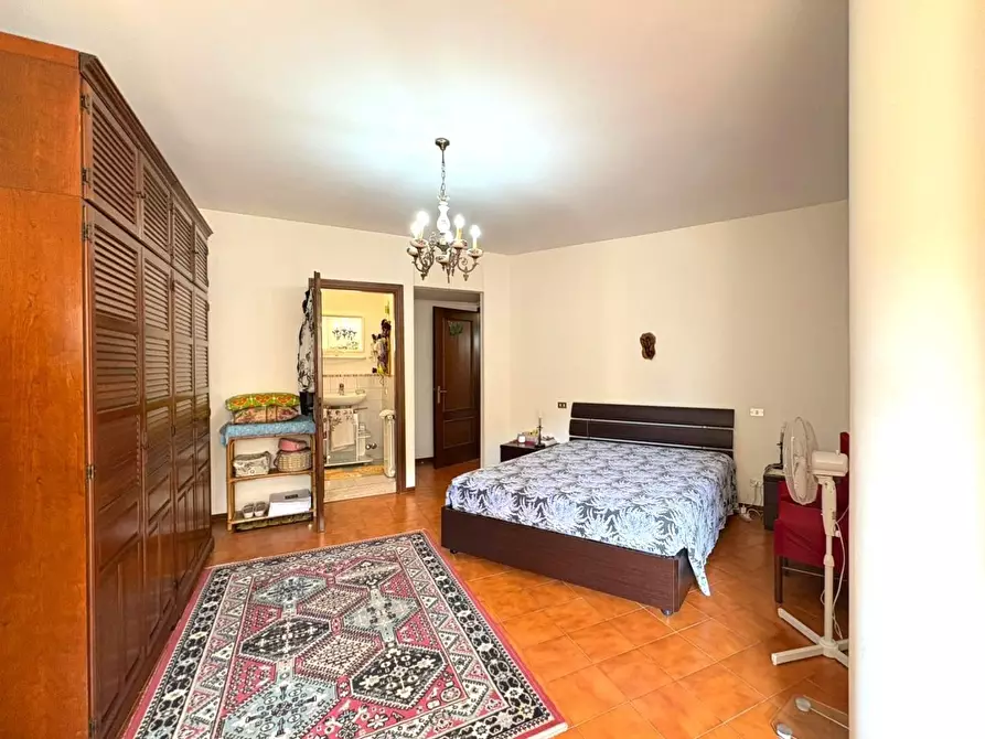 Immagine 11 di Appartamento in vendita  a Massa