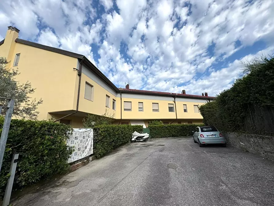 Immagine 22 di Appartamento in vendita  a Massa