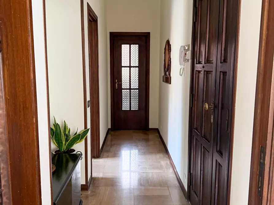 Immagine 11 di Appartamento in affitto  a Carrara