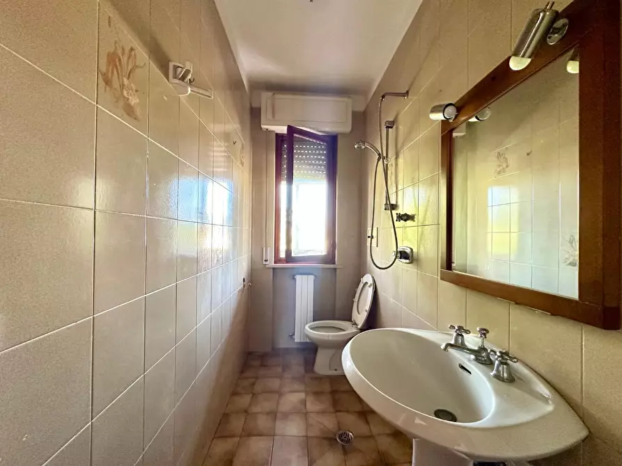 Immagine 26 di Appartamento in vendita  a Lucca