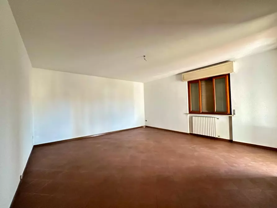 Immagine 13 di Appartamento in vendita  a Lucca