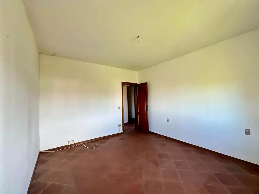 Immagine 17 di Appartamento in vendita  a Lucca